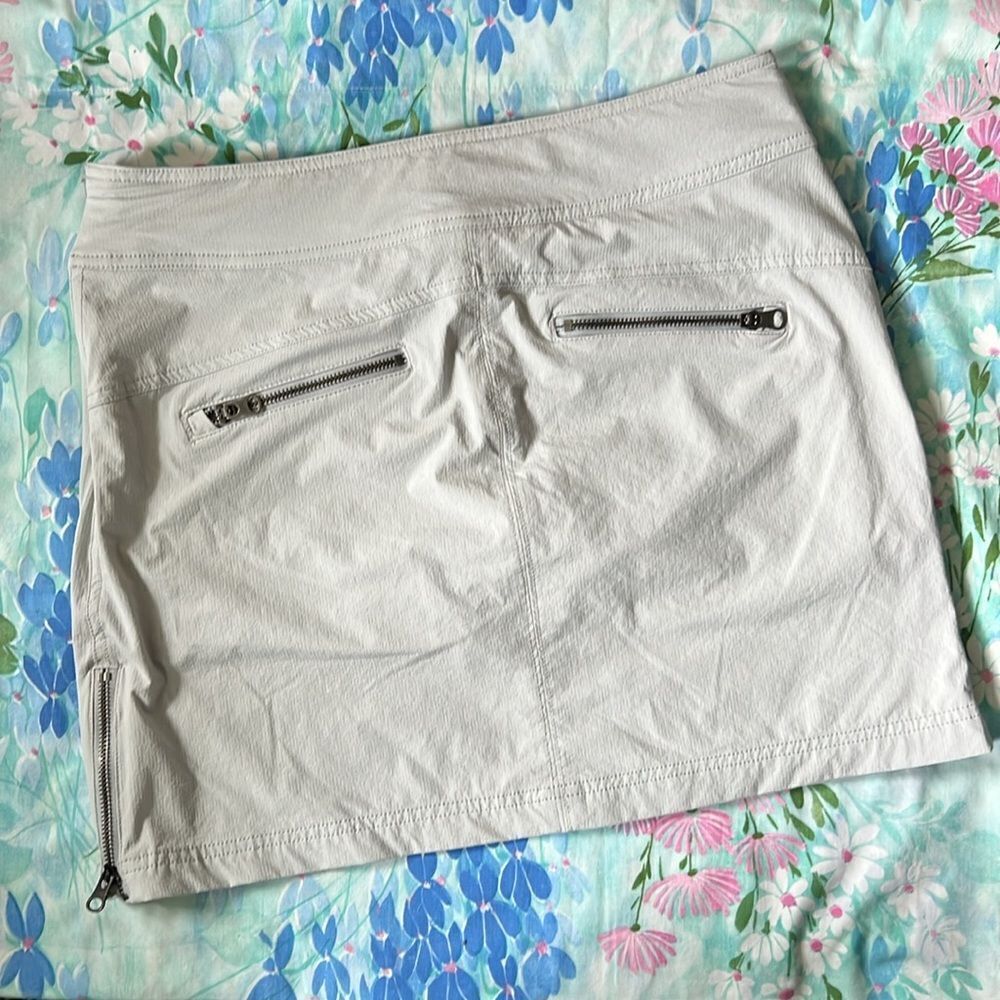 Athleta The Jenner Skort - 8 - Picture 4 of 13
